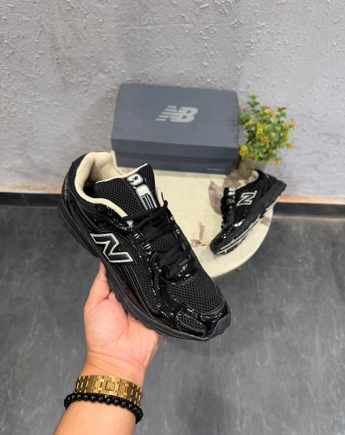 New Balance 204L Black Timberwolf