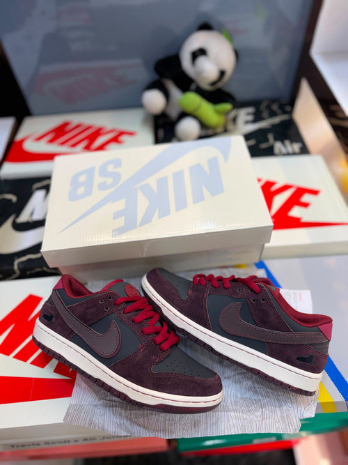 Nike SB Dunk Low ‘Riot’
