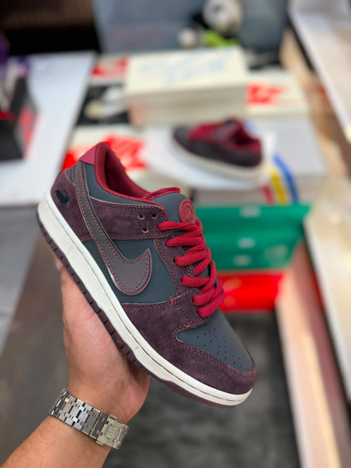 Nike SB Dunk Low ‘Riot’