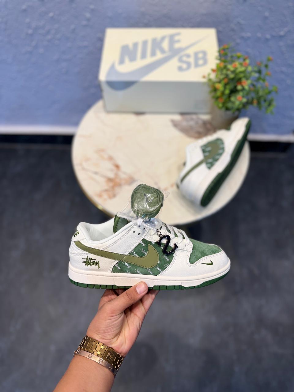 Nike SB Dunk Stüssy White Army Green 2025