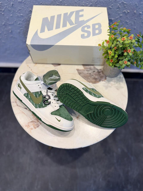 Nike SB Dunk Stüssy White Army Green 2025